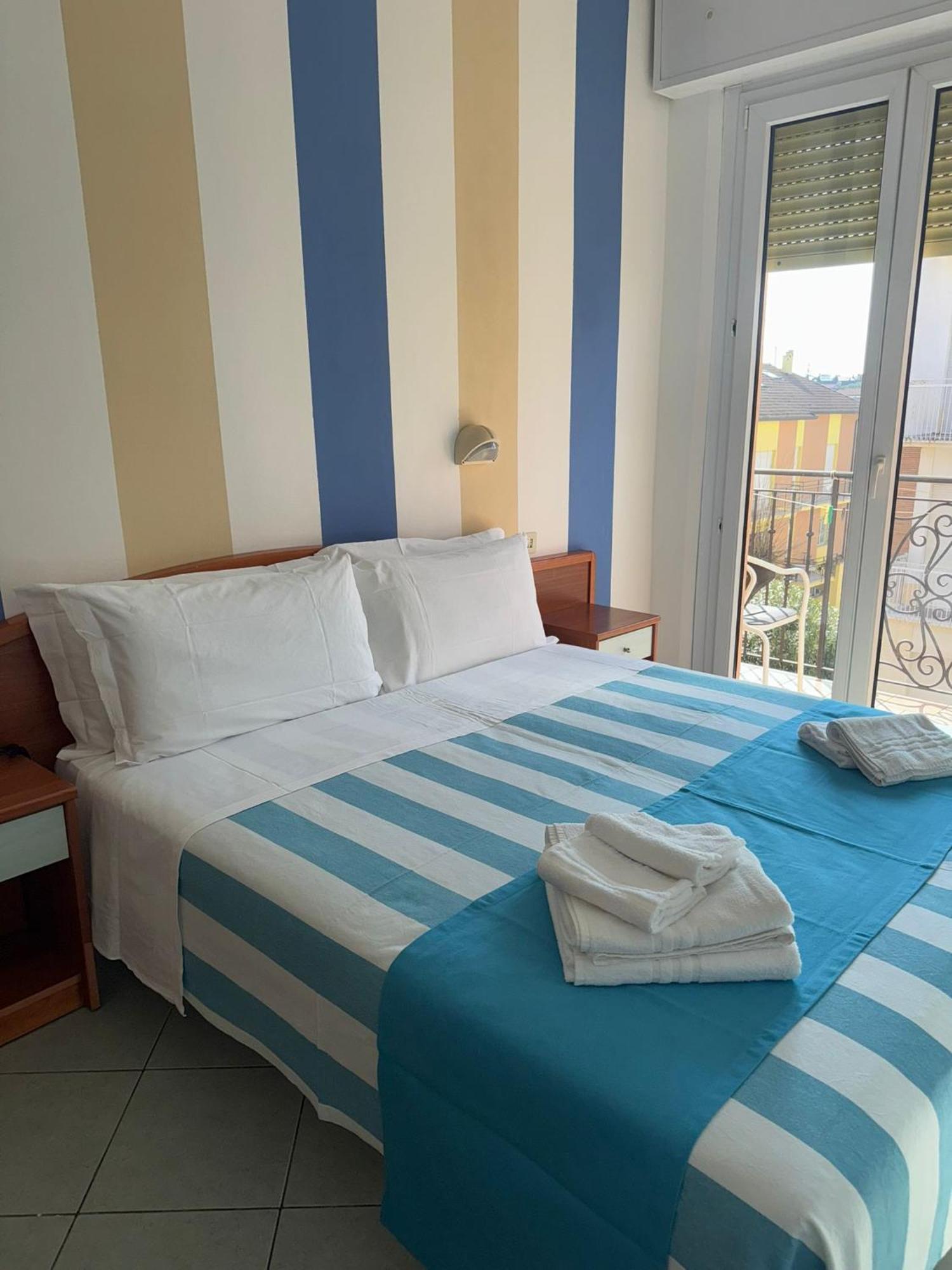 Hotel Villa Caterina Rimini Esterno foto